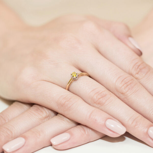Pierścionek Diament Laboratoryjny żółty 0,15ct żółte złoto 375